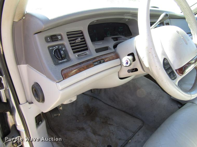 image for item DD3734 1996 Lincoln Town Car