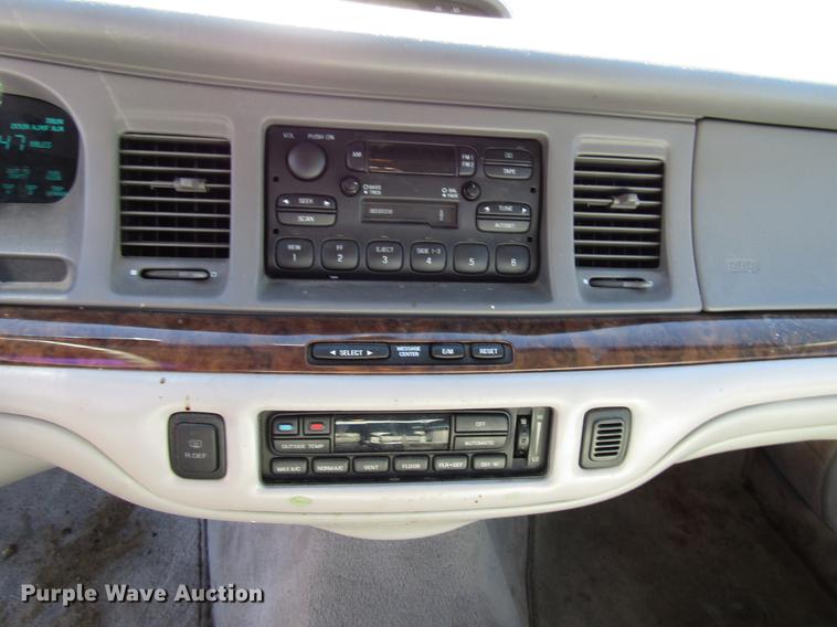 image for item DD3734 1996 Lincoln Town Car