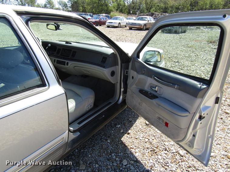 image for item DD3734 1996 Lincoln Town Car