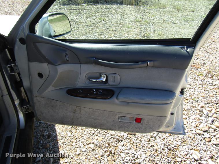 image for item DD3734 1996 Lincoln Town Car