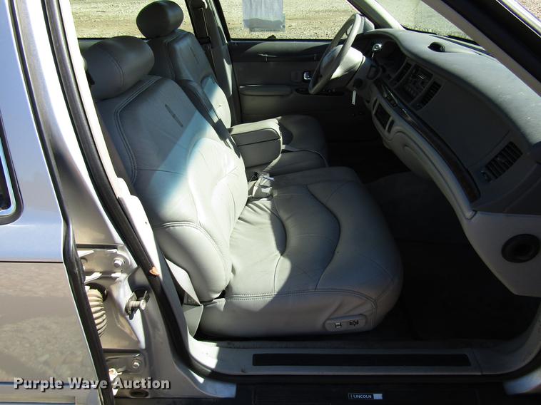 image for item DD3734 1996 Lincoln Town Car