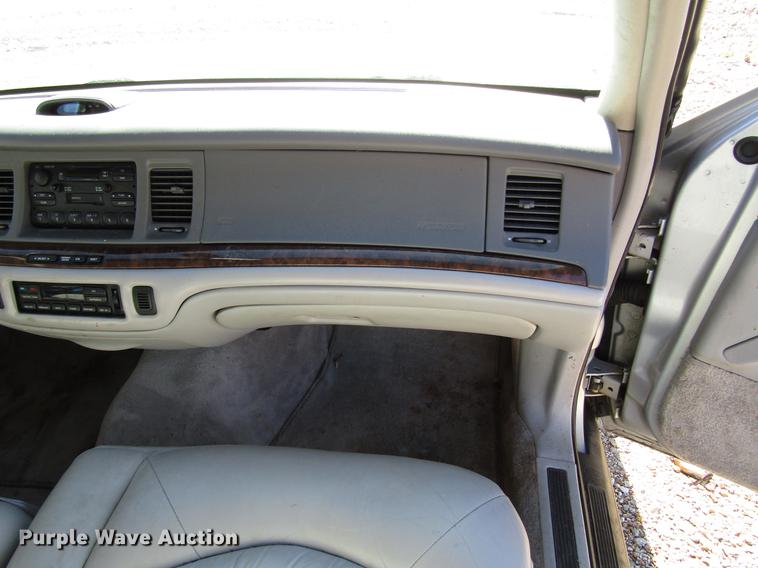 image for item DD3734 1996 Lincoln Town Car