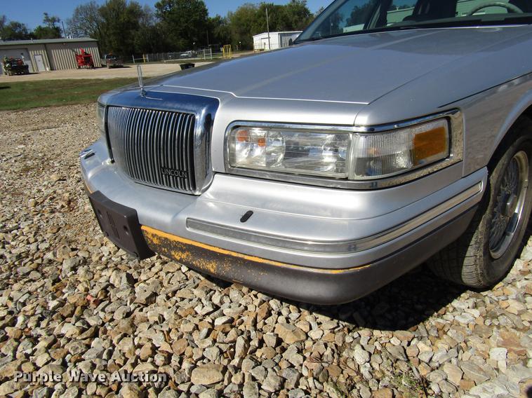 image for item DD3734 1996 Lincoln Town Car
