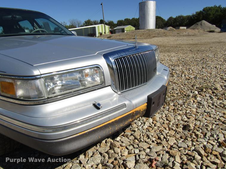image for item DD3734 1996 Lincoln Town Car