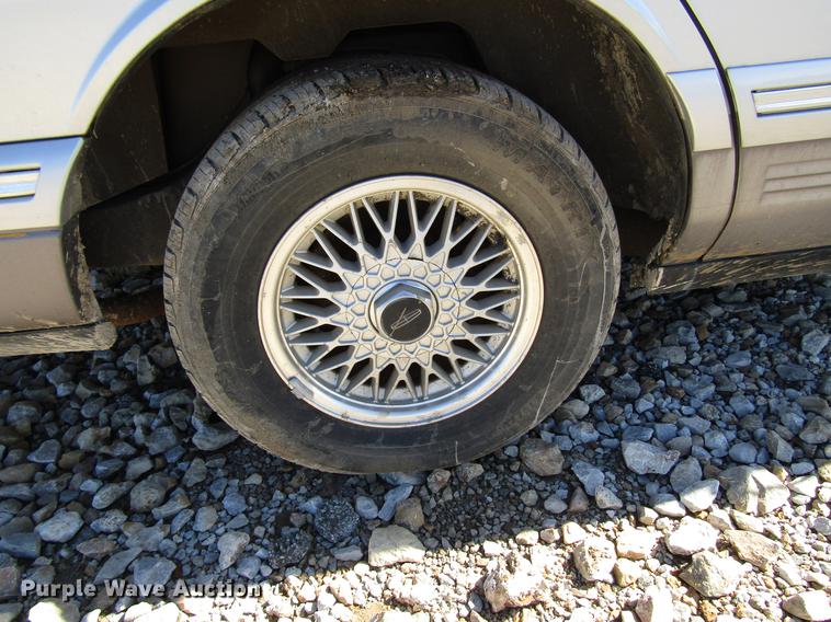 image for item DD3734 1996 Lincoln Town Car