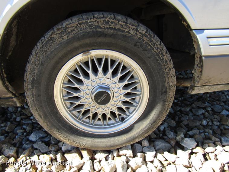 image for item DD3734 1996 Lincoln Town Car