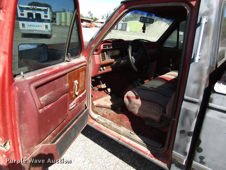 image for item DD3735 1984 Ford F150 pickup truck