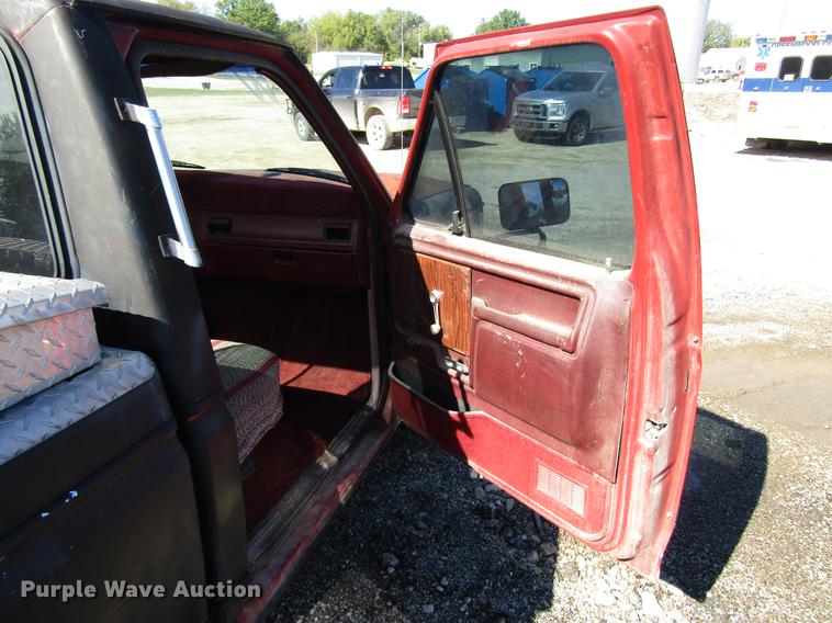 image for item DD3735 1984 Ford F150 pickup truck