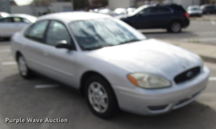 image for item DD3748 2007 Ford Taurus