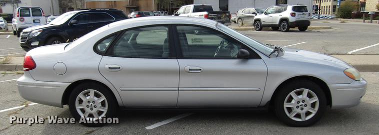 image for item DD3748 2007 Ford Taurus