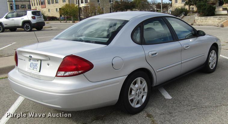image for item DD3748 2007 Ford Taurus