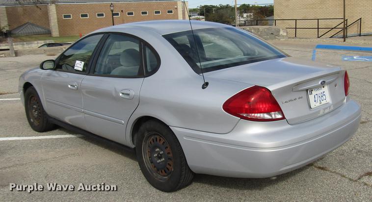 image for item DD3748 2007 Ford Taurus