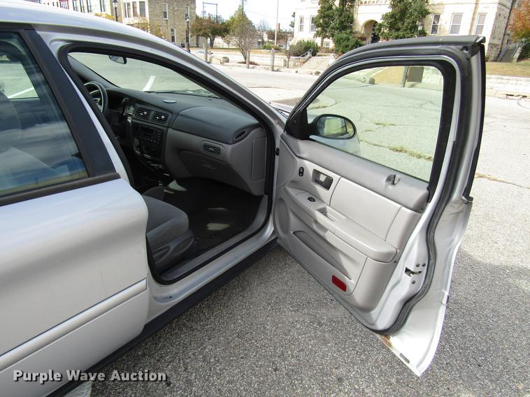image for item DD3748 2007 Ford Taurus