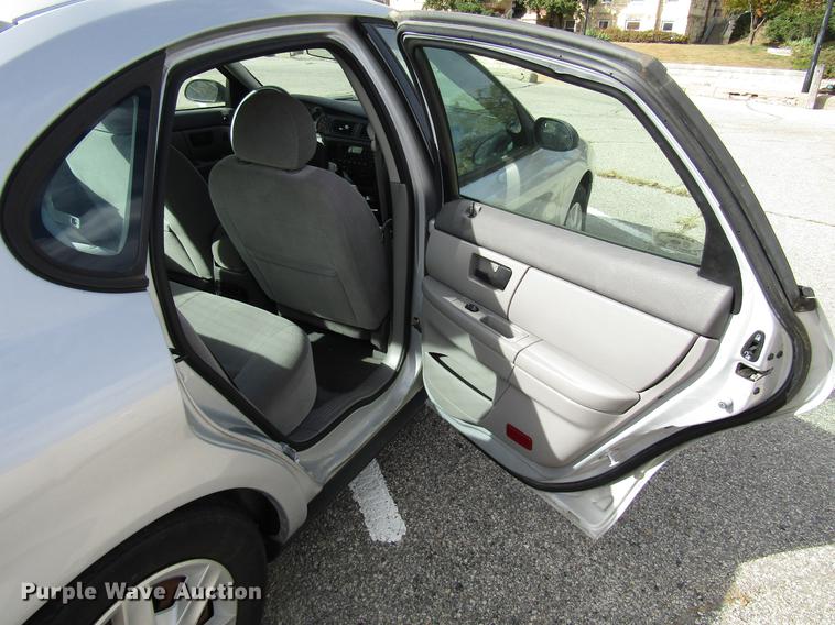 image for item DD3748 2007 Ford Taurus