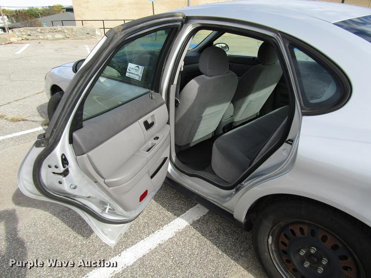 image for item DD3748 2007 Ford Taurus
