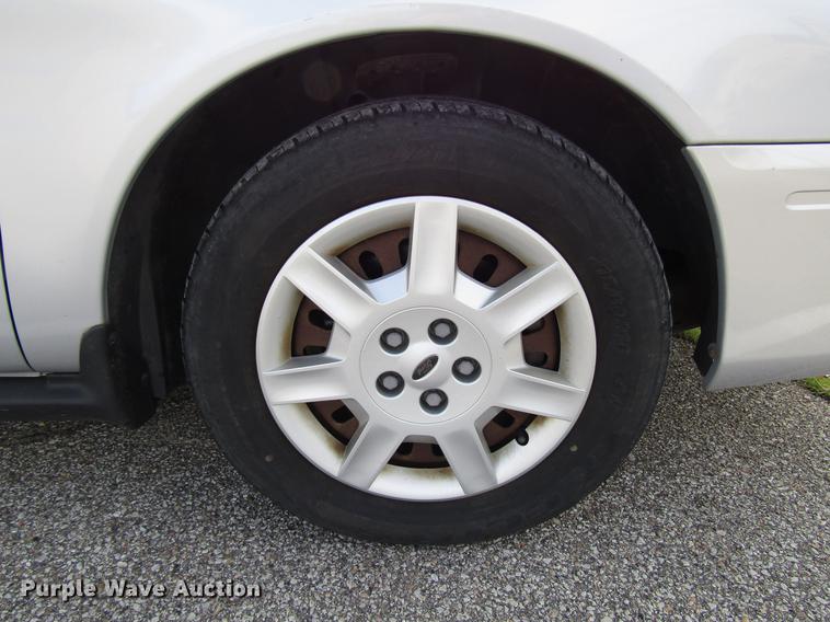 image for item DD3748 2007 Ford Taurus