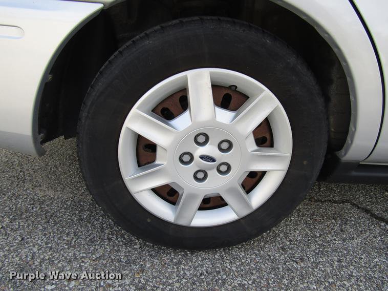 image for item DD3748 2007 Ford Taurus