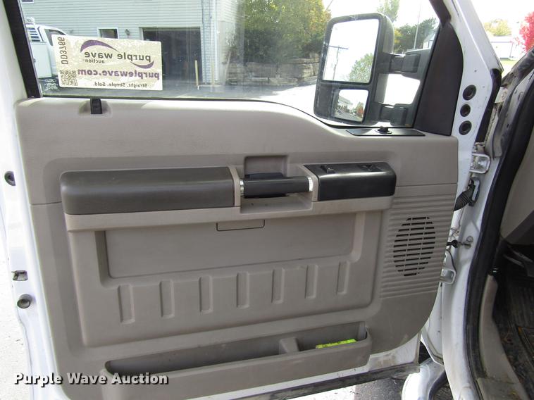 image for item DD3766 2008 Ford F350 Super Duty utility bed pickup truck