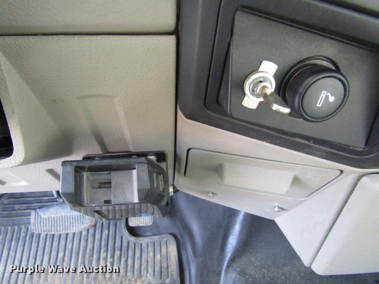 image for item DD3766 2008 Ford F350 Super Duty utility bed pickup truck