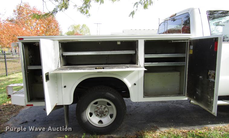 image for item DD3766 2008 Ford F350 Super Duty utility bed pickup truck