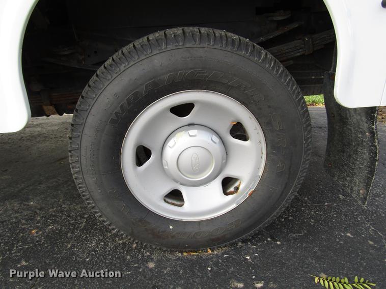 image for item DD3766 2008 Ford F350 Super Duty utility bed pickup truck