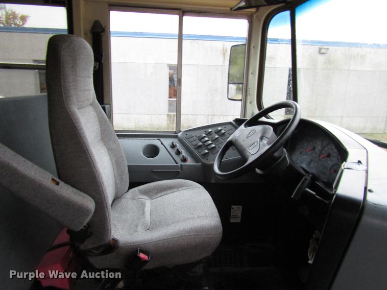 image for item DD3771 2007 International CE300 school bus