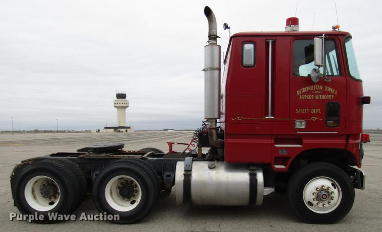 image for item DD3782 1985 Ford CL9000 semi truck