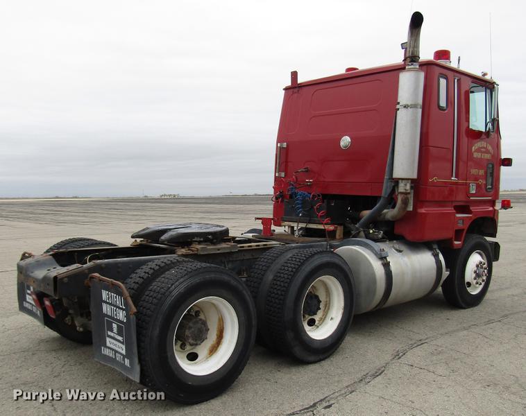 image for item DD3782 1985 Ford CL9000 semi truck