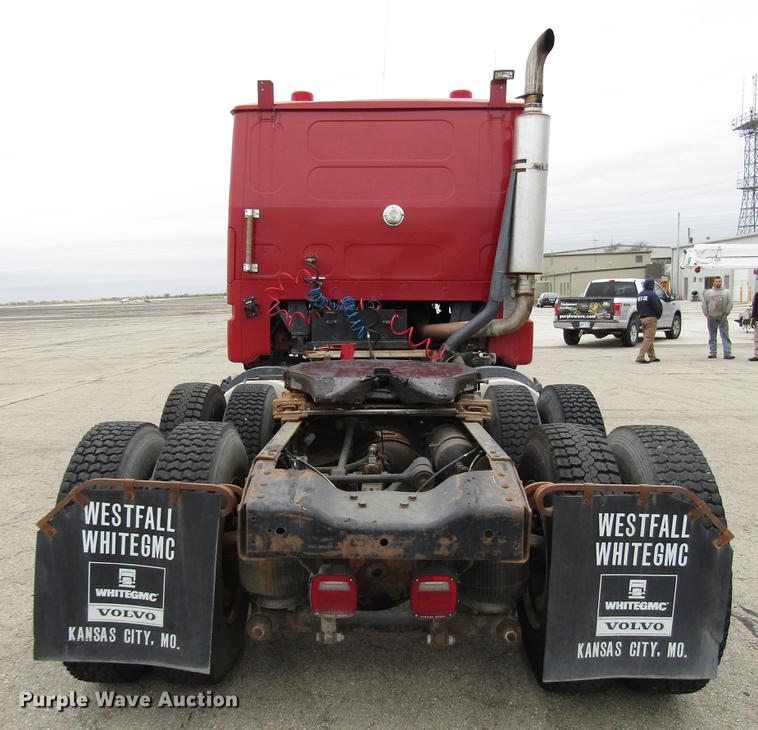image for item DD3782 1985 Ford CL9000 semi truck
