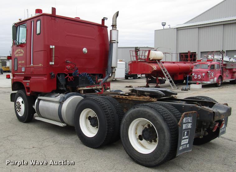 image for item DD3782 1985 Ford CL9000 semi truck