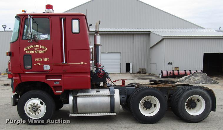 image for item DD3782 1985 Ford CL9000 semi truck