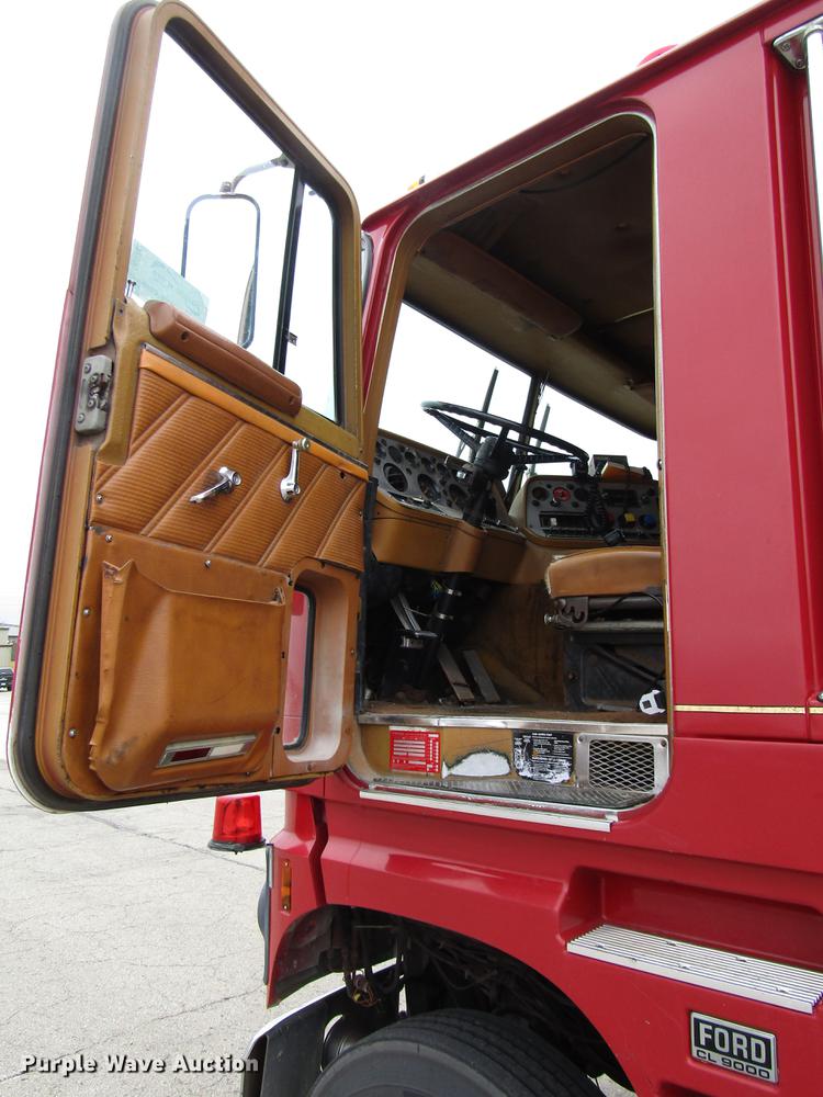 image for item DD3782 1985 Ford CL9000 semi truck