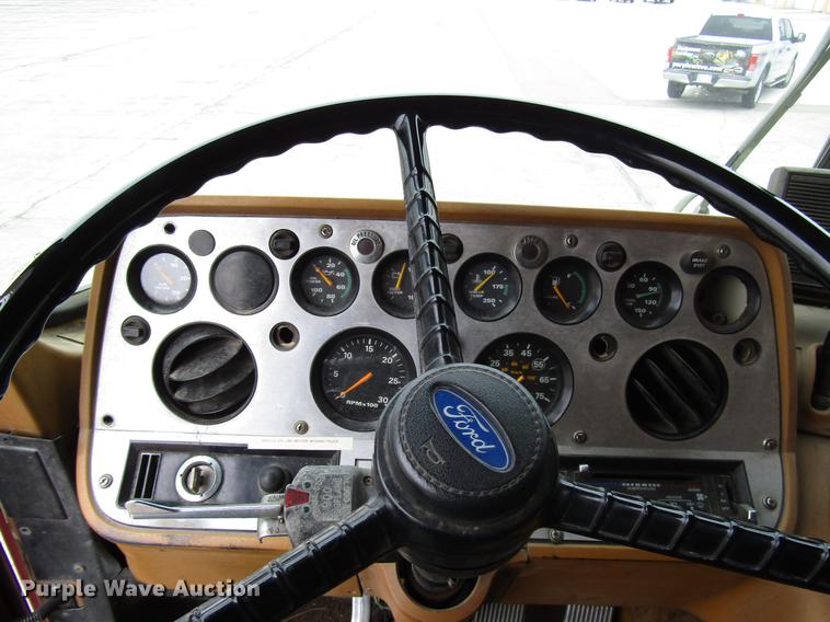 image for item DD3782 1985 Ford CL9000 semi truck