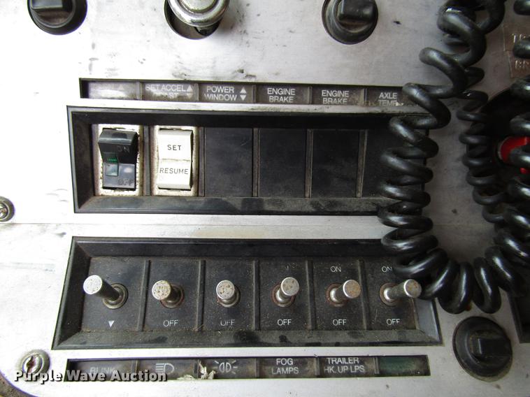 image for item DD3782 1985 Ford CL9000 semi truck