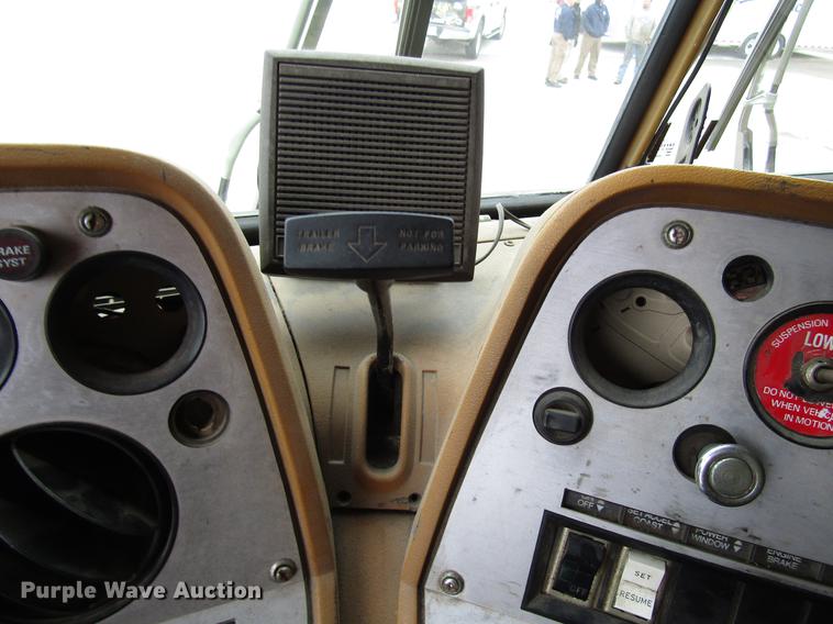 image for item DD3782 1985 Ford CL9000 semi truck