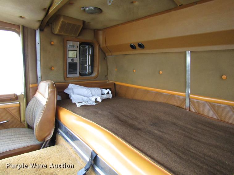 image for item DD3782 1985 Ford CL9000 semi truck