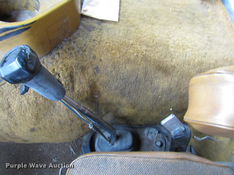 image for item DD3782 1985 Ford CL9000 semi truck