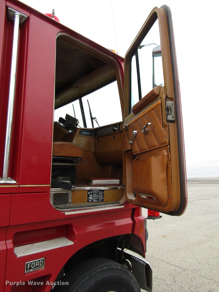 image for item DD3782 1985 Ford CL9000 semi truck