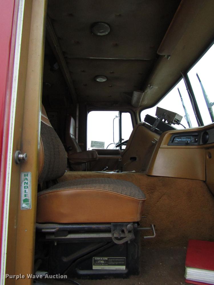 image for item DD3782 1985 Ford CL9000 semi truck