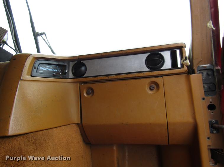 image for item DD3782 1985 Ford CL9000 semi truck