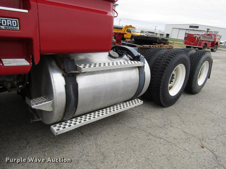 image for item DD3782 1985 Ford CL9000 semi truck