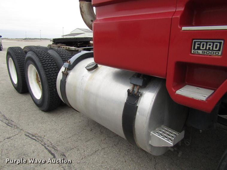 image for item DD3782 1985 Ford CL9000 semi truck