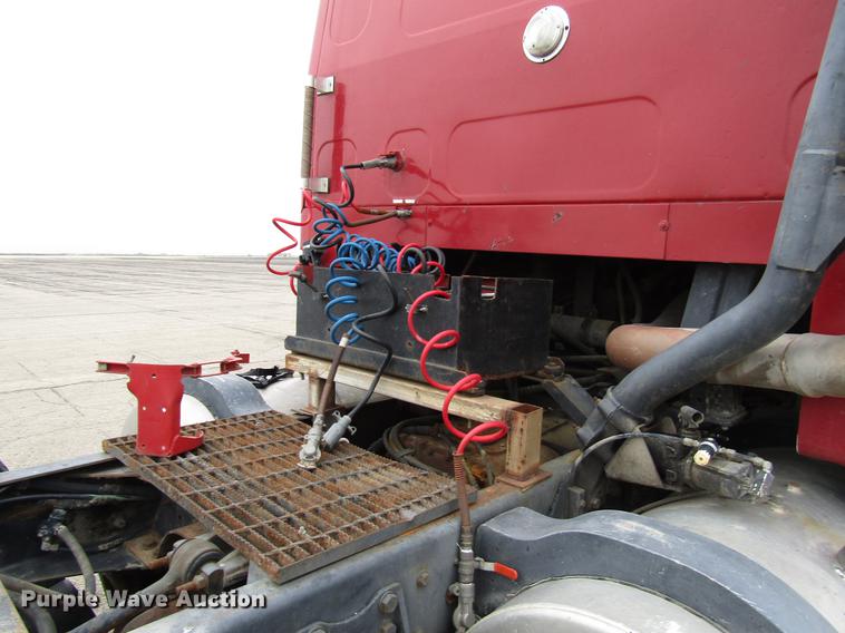 image for item DD3782 1985 Ford CL9000 semi truck