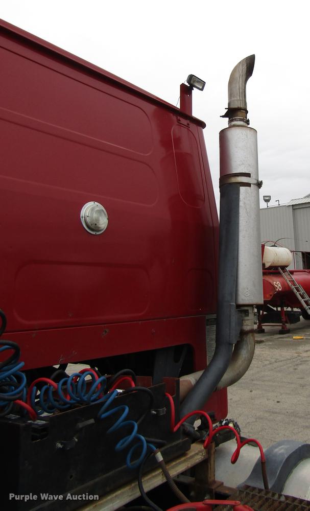 image for item DD3782 1985 Ford CL9000 semi truck