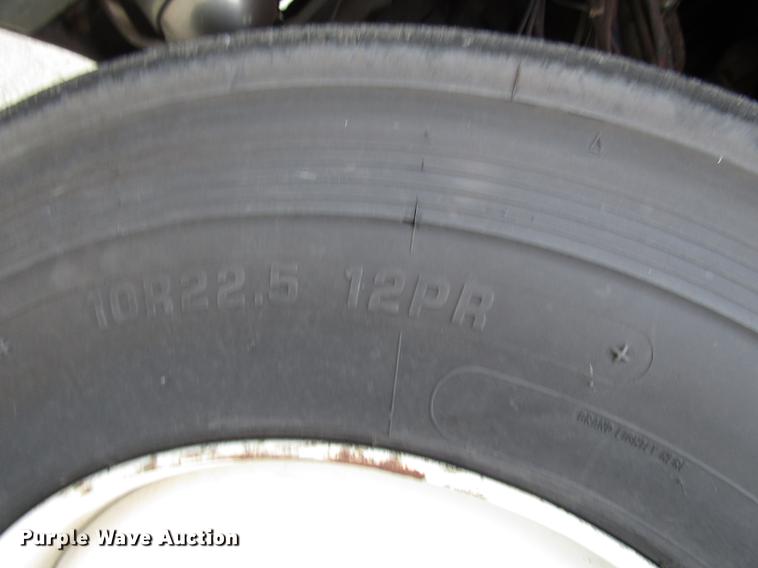 image for item DD3782 1985 Ford CL9000 semi truck