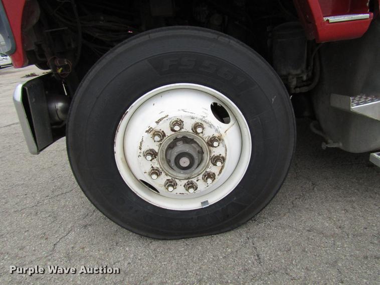 image for item DD3782 1985 Ford CL9000 semi truck