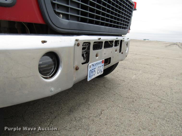 image for item DD3782 1985 Ford CL9000 semi truck