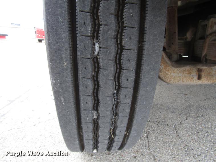 image for item DD3782 1985 Ford CL9000 semi truck