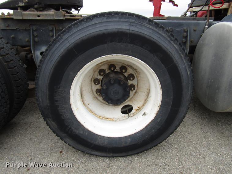 image for item DD3782 1985 Ford CL9000 semi truck