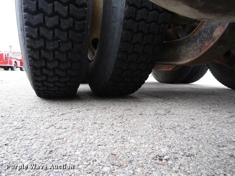 image for item DD3782 1985 Ford CL9000 semi truck